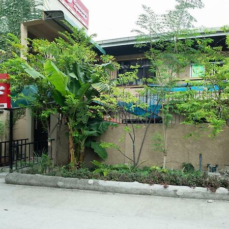 Conrado'S Apartelle Paranaque City Eksteriør bilde