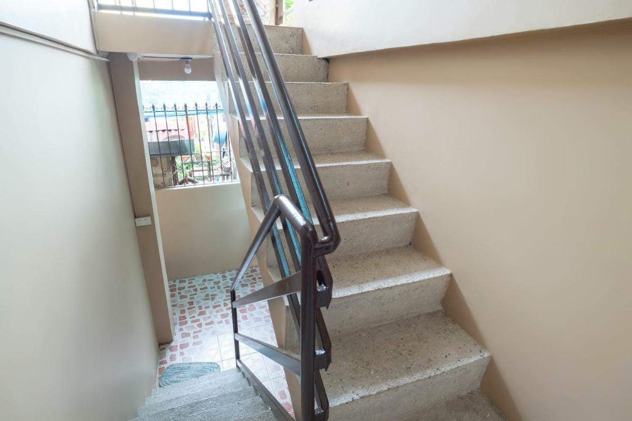 Conrado'S Apartelle Paranaque City Eksteriør bilde