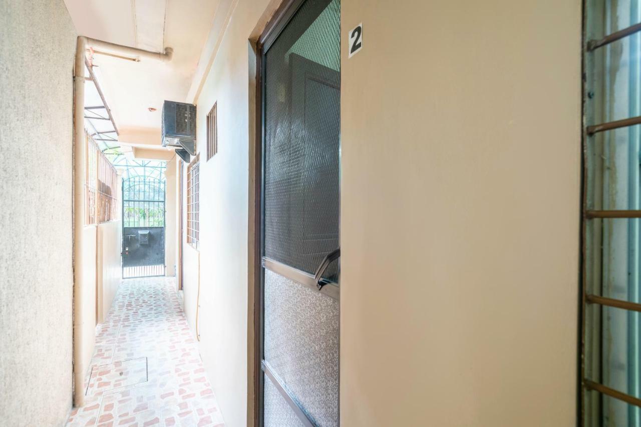 Conrado'S Apartelle Paranaque City Eksteriør bilde