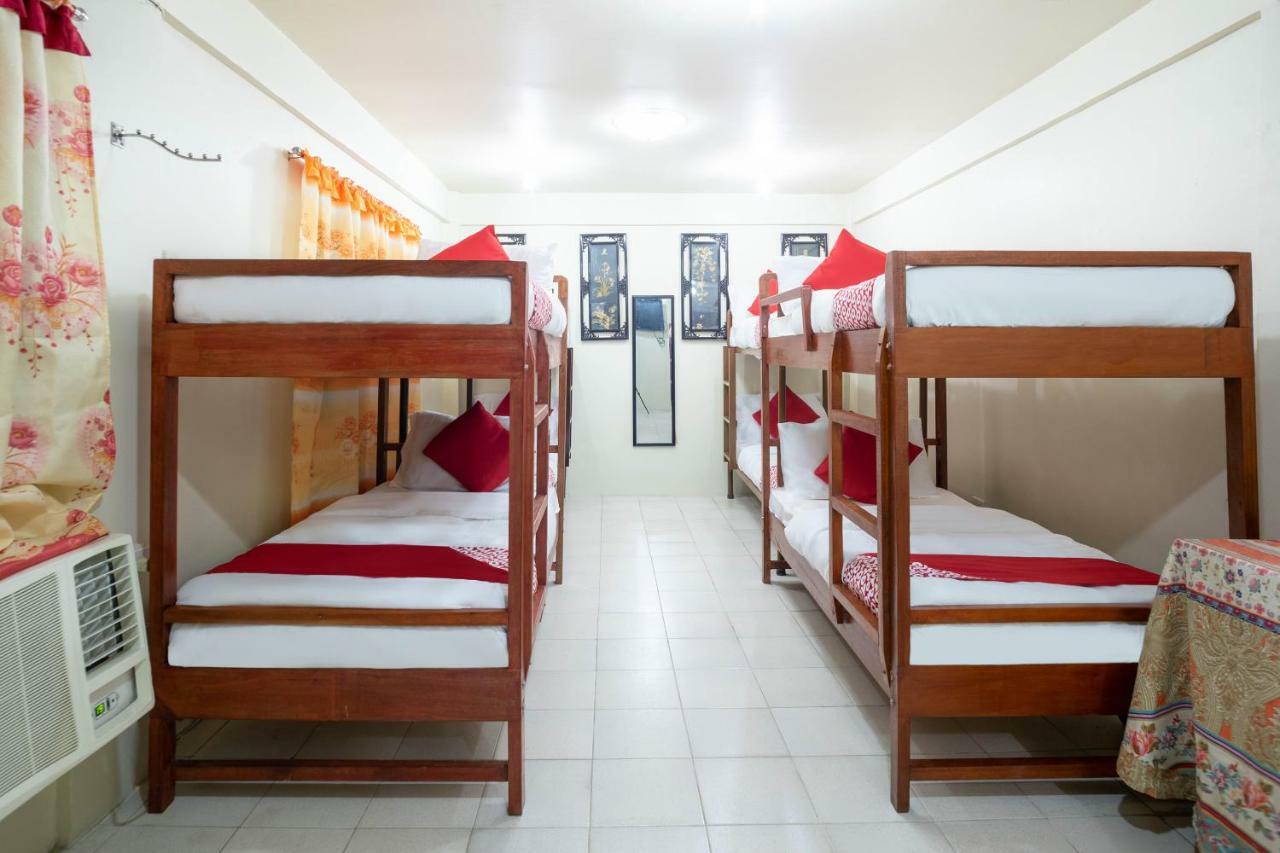 Conrado'S Apartelle Paranaque City Eksteriør bilde
