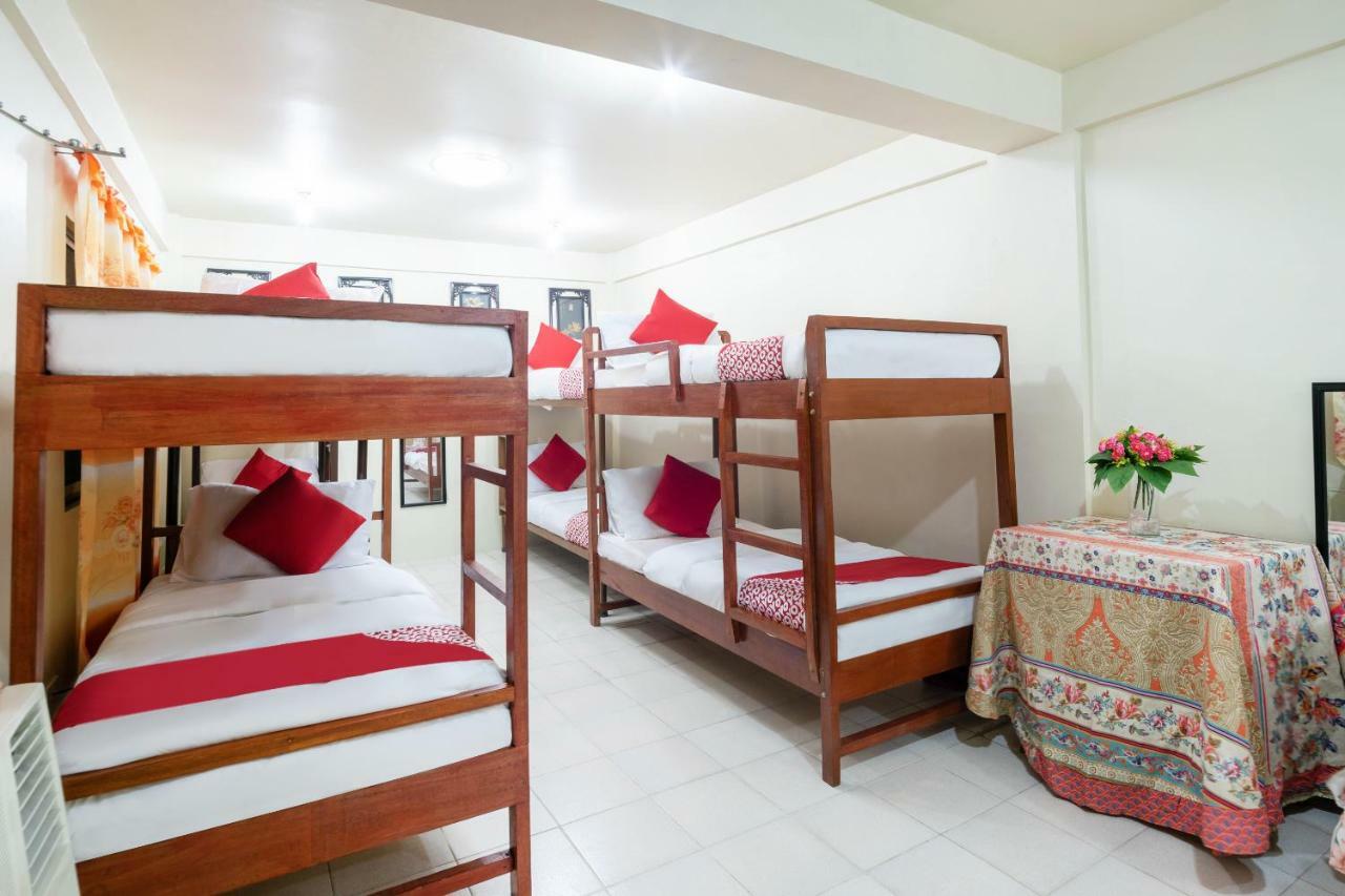 Conrado'S Apartelle Paranaque City Eksteriør bilde